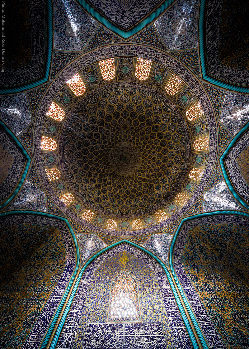 Illustration for article titled Extreme wide angle photos turn mosques into beautiful kaleidoscopes